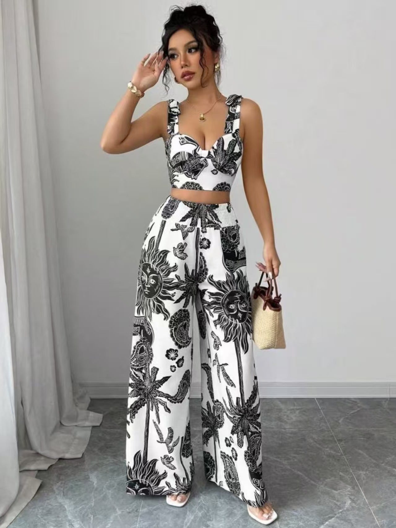 La Colección de Cynthia: Mono Sexy con Escote en V y Pierna Ancha